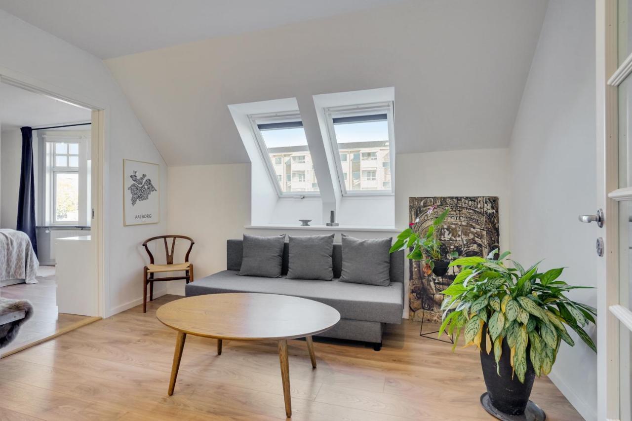 Bath Tub Penthouse In The City 올보르 외부 사진